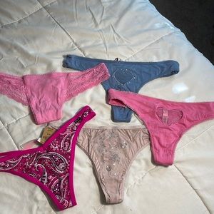 Pack of 5 thongs Victoria secret/PINK